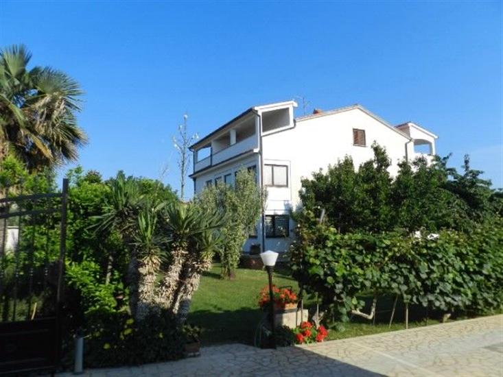 Apartments and Rooms Ana