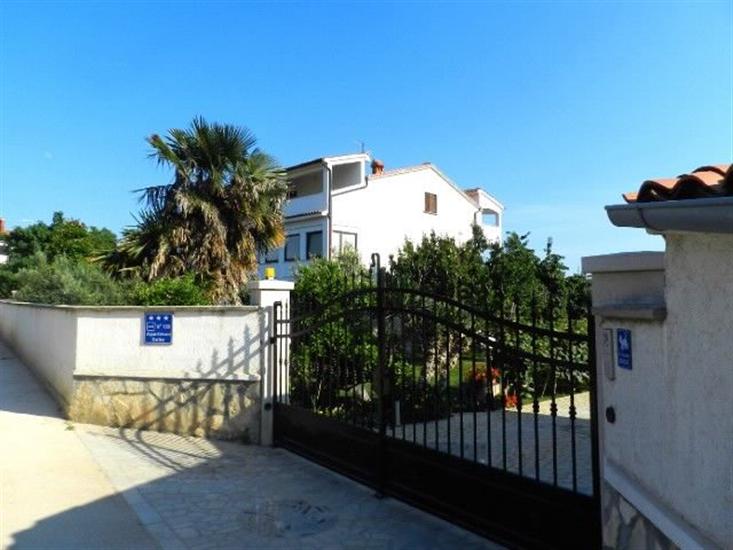 Apartments and Rooms Ana