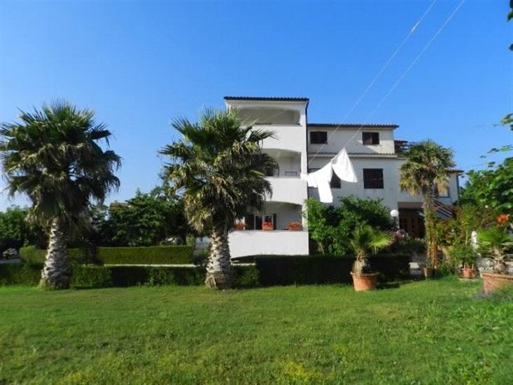 Apartments and Rooms Ana