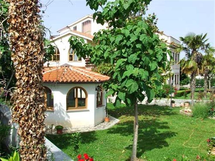 Apartments and Rooms Ana