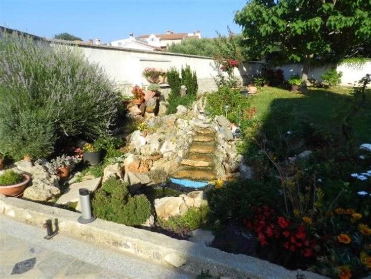 Apartments and Rooms Ana