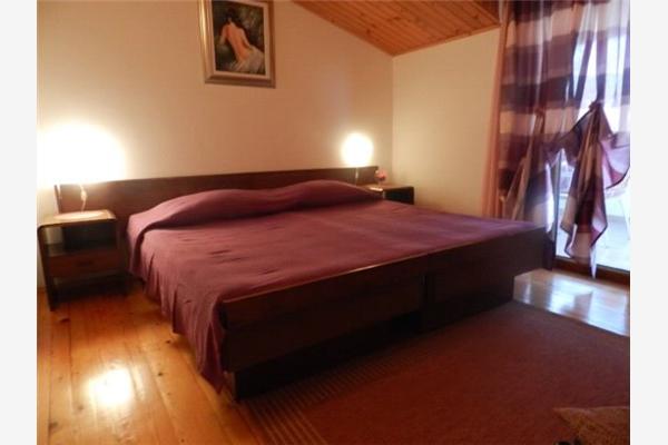 Room S1, for 2 persons