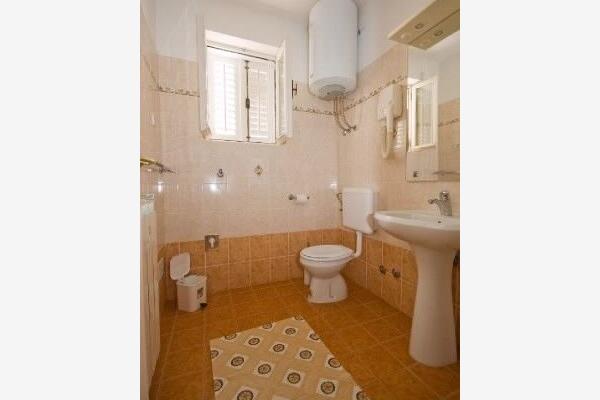 Apartment A8, for 6 persons