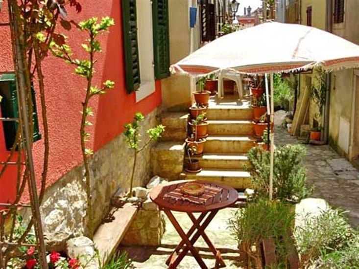 Apartments and Rooms Saša