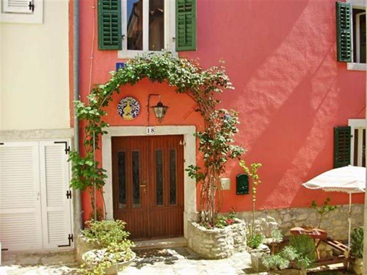 Apartments and Rooms Saša