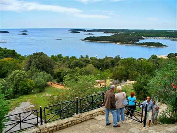 Apartments and Rooms Saša