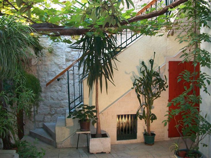 Apartment and Room Ivica