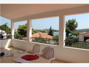 Alloggio vicino al mare Riviera di Šibenik (Sebenico),PrenotiSrđanDa 154 €