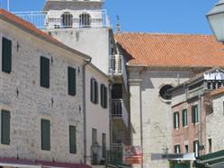 L'église paroissiale de la Sainte Croix (Sv. Kriz) avec son clocher Marina L'église