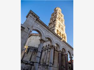 Belltower-of-Saint-Dominus-in-Split