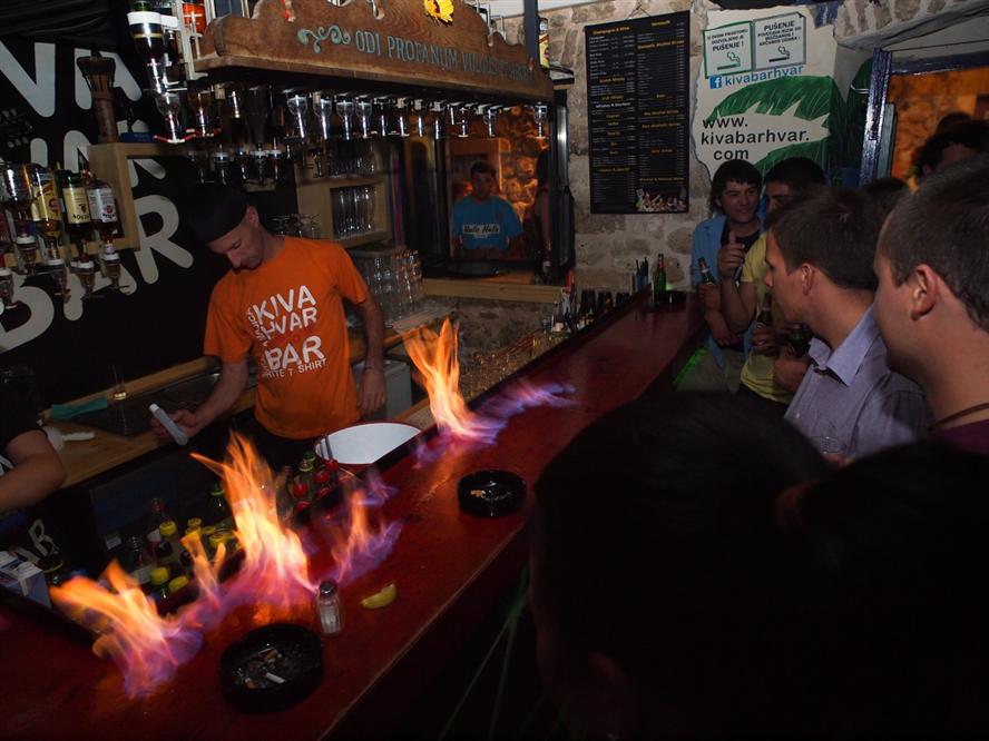 Bar-fun-cruise-party