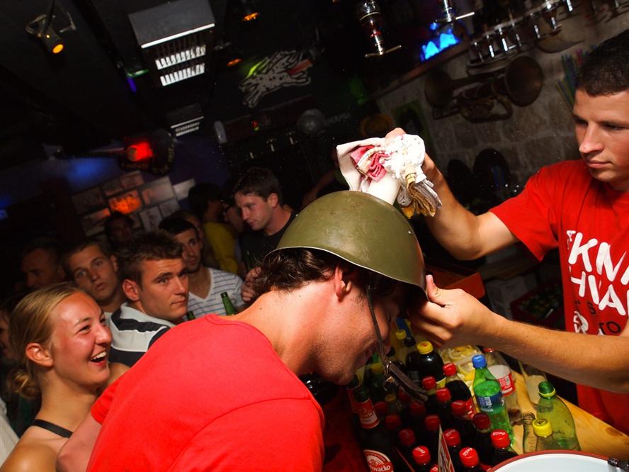 Cruise-party-fun-bar