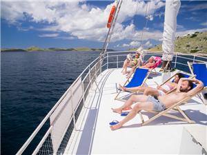 Sunbathing-cruise-Croatia