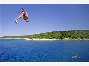 Cruise-jump-boat-Croatia