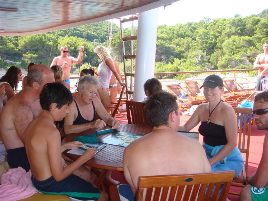 fun-cruise-deck-gulet