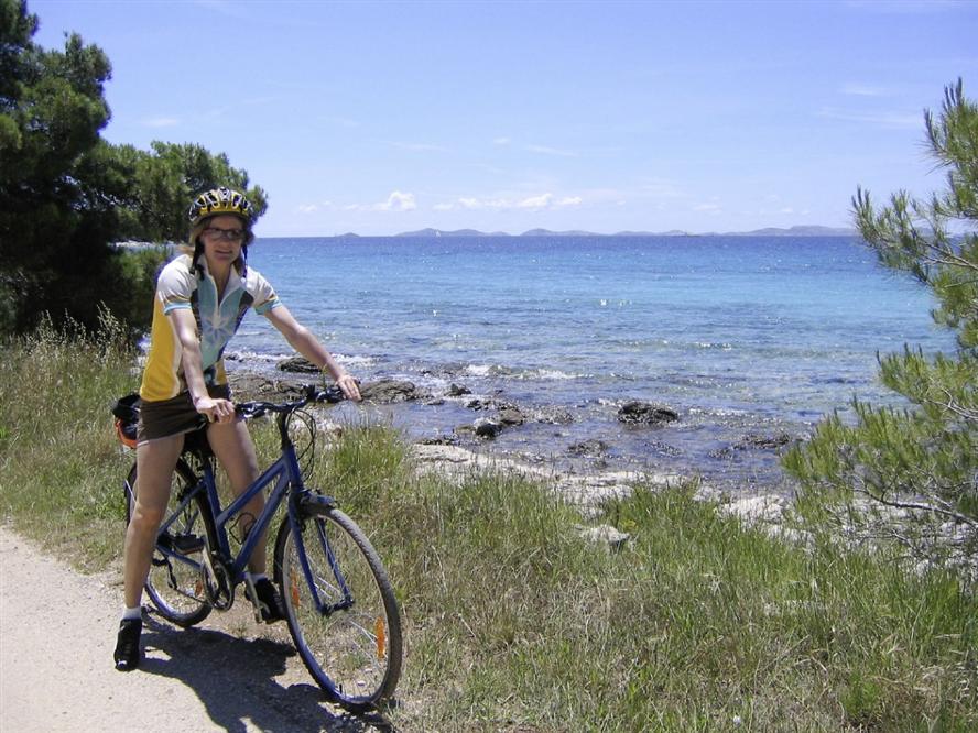 Bike-cruise-sea