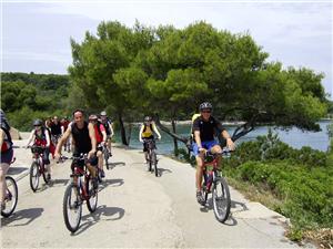 Bike-cruise-Croatia-shore