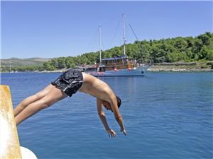 Sea-jump-cruise