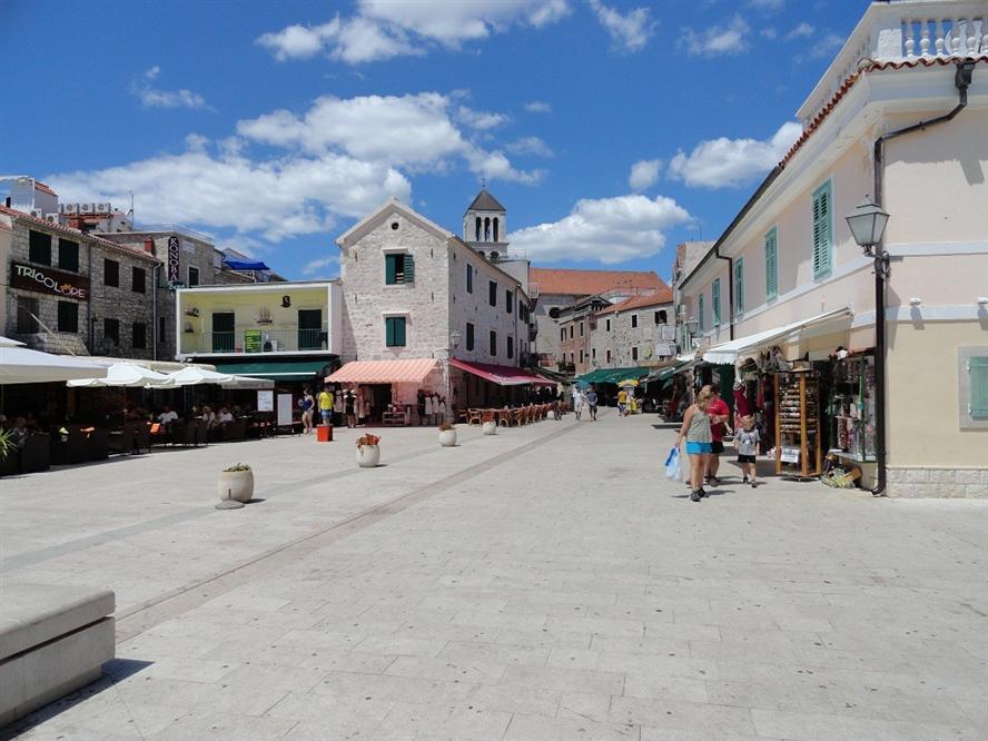 Vodice-town-cruise