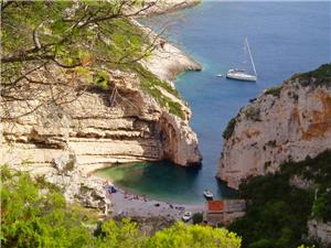 Vis-Croatia-boat-cruise