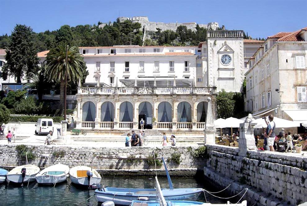 Hvar-town-cruise-Croatia