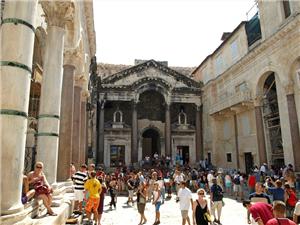 Split-town-Peristyle-Square-Diocletians-palace