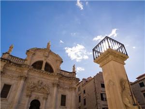 Dubrovnik-church-Croatia-Pillar-of-Orlando