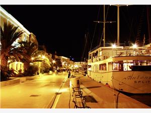 Losinj-night-boat-cruise