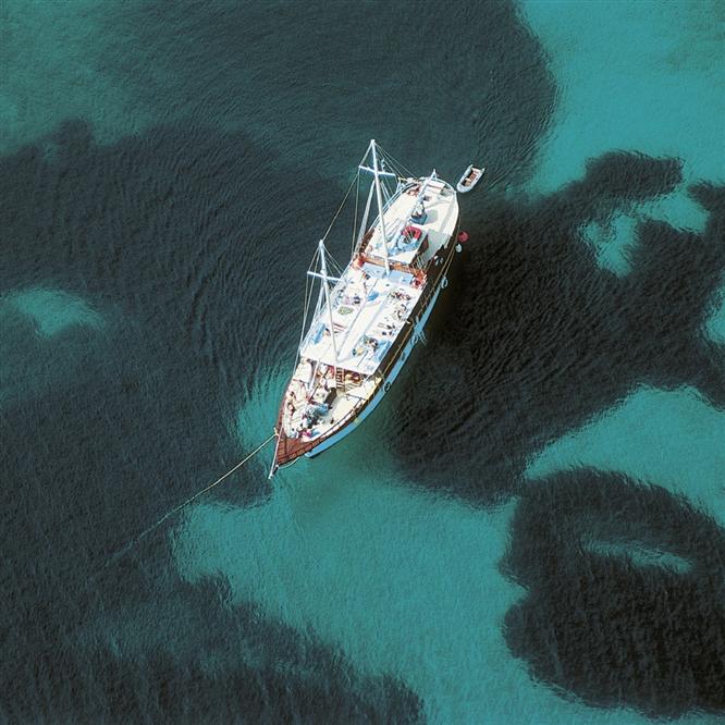 Cruise-ship-deck-sea