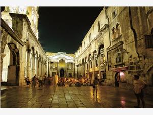 Split-Peristyle-Square-Diocletians-palace