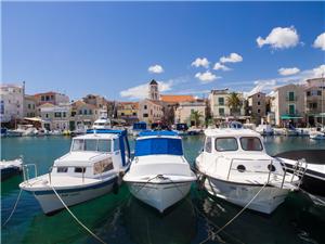 Vodice-Croatia-boats