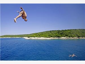 Adriatic-cruise-jump