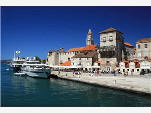 Trogir-Croatia-boat