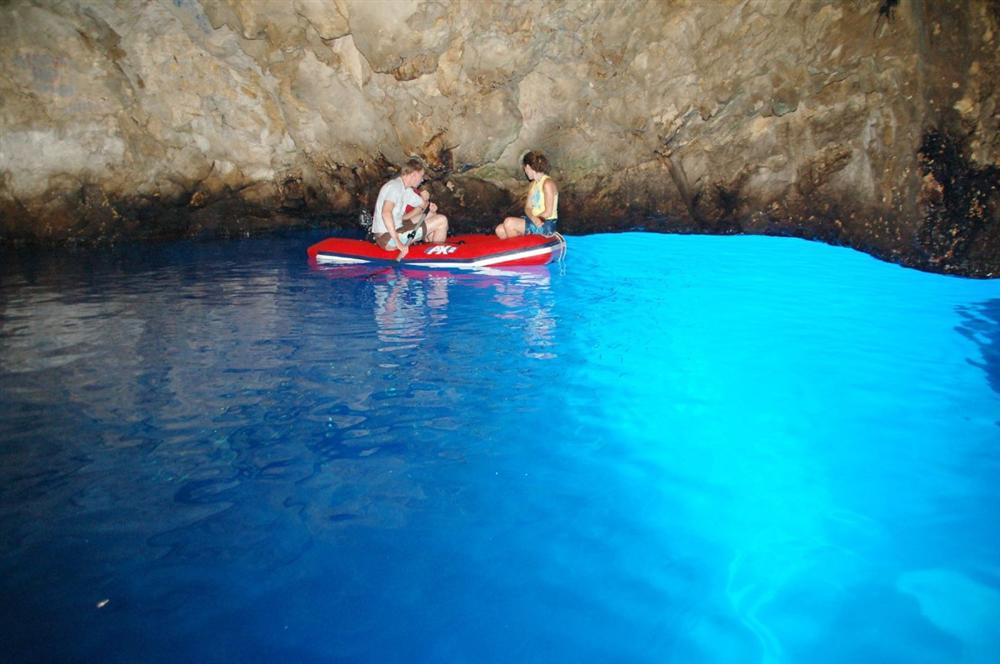 Blue-cave-Bisevo