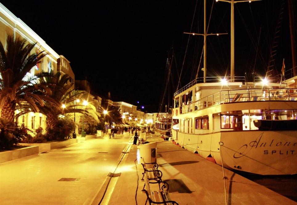 Losinj-town-at-night