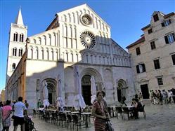 La piazza principale Simuni - isola di Pag Luoghi