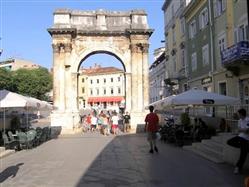 Triumphbogen der Familie Sergei - Goldene Tür Rovinj Sehenswürdigkeiten