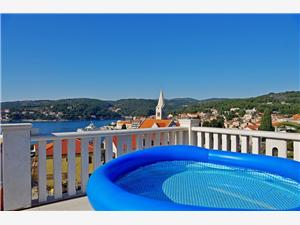 Apartment Mario Sumartin - island Brac, Size 125.00 m2, Airline distance to the sea 150 m, Airline distance to town centre 10 m