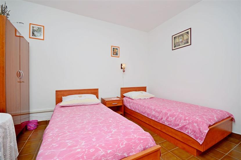 Apartment A1, for 5 persons
