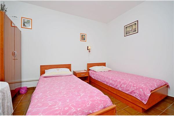 Apartment A1, for 5 persons