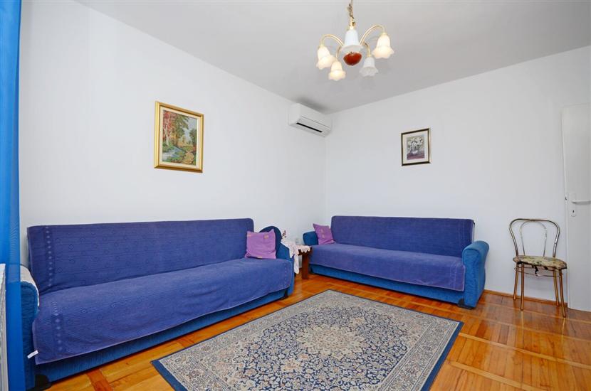 Apartment A1, for 5 persons