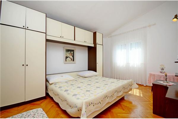 Apartment A2, for 5 persons