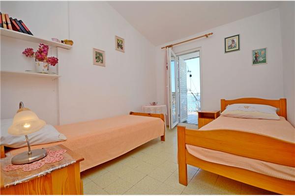 Apartment A2, for 5 persons