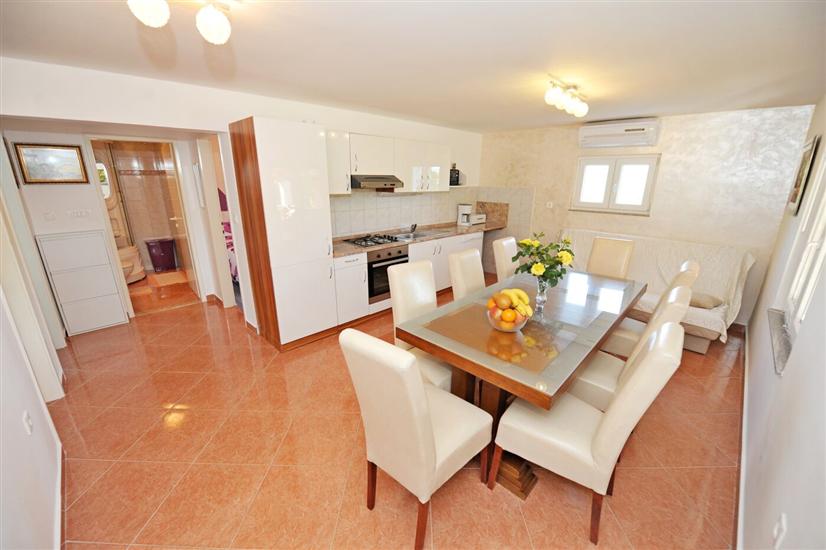 House K1, for 8 persons