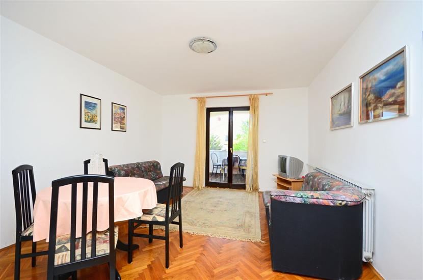 Apartment A1, for 5 persons