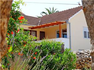 Stone house Middle Dalmatian islands,BookLaraFrom 200 €