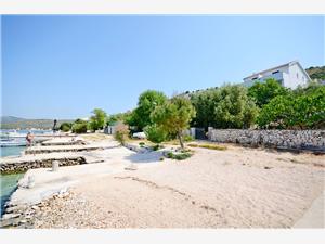 Alloggio vicino al mare Riviera di Šibenik (Sebenico),PrenotiZvonimirDa 142 €