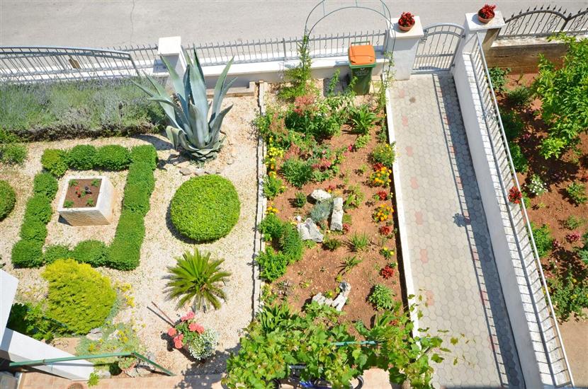 Apartments and Room Zinka