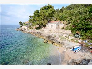 House Slavka Gdinj - island Hvar, Remote cottage, Size 85.00 m2, Airline distance to the sea 30 m