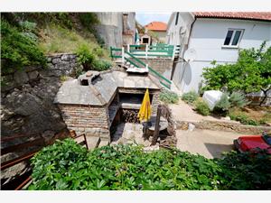 Apartment Middle Dalmatian islands,BookStjepanFrom 81 €